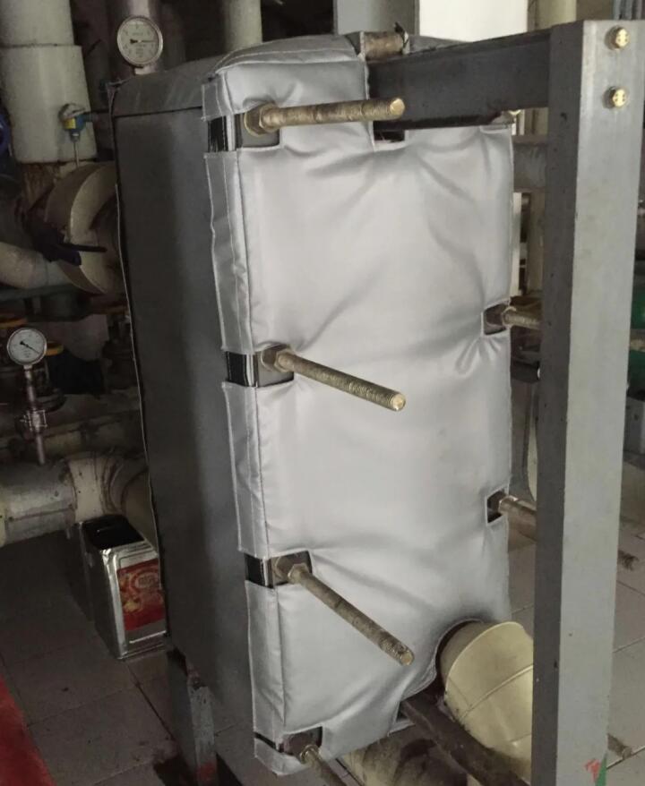 板式<a href=http://m.dg-print.cn/e/tags/?tagname=%E6%8D%A2%E7%83%AD%E5%99%A8%E4%BF%9D%E6%B8%A9 target=_blank class=infotextkey>換熱器保溫</a>套